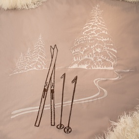Beige duvet cover with ski marks