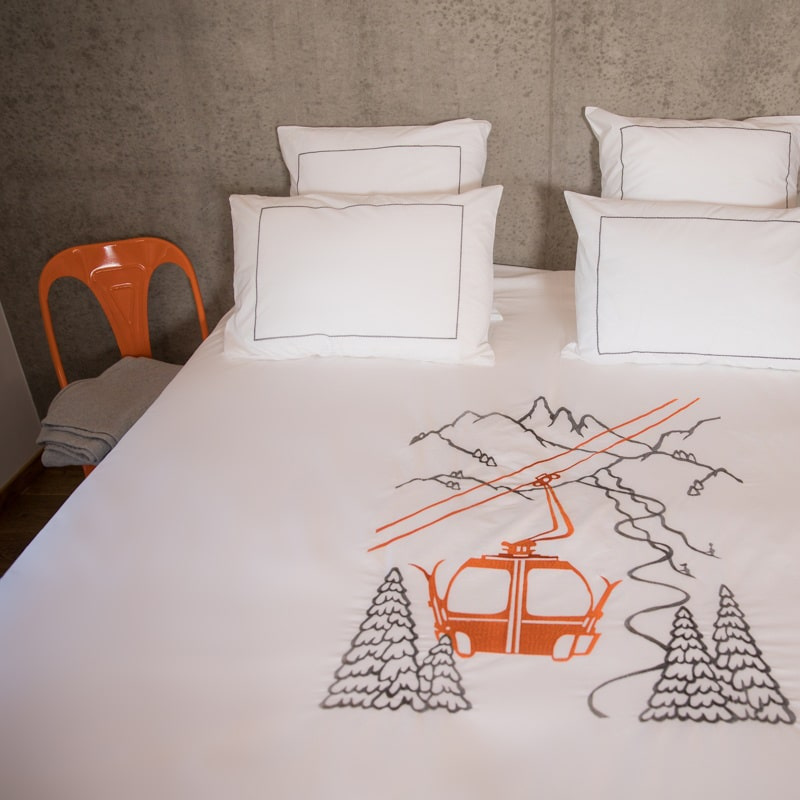 Cotton percale mountain duvet cover embroidered with an orange cable car motif.