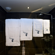 White bath towel with grey deer 20 x 40 in