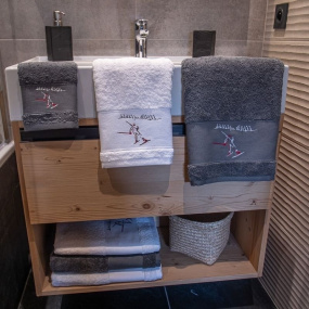 Asciugamano da bagno Sciatore grigio 100x150cm