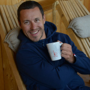 Robin Duvillard drinking his coffee in the ski mugs