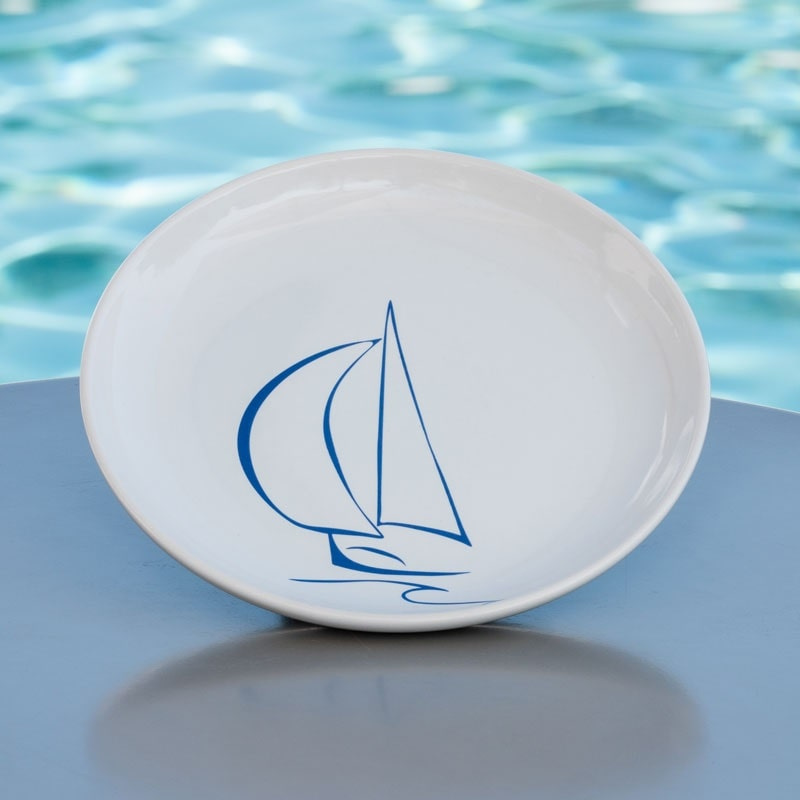Assiette à dessert bord de mer avec un motif voilier.