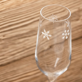 Champagne flutes with white snowflakes (pack of 6)