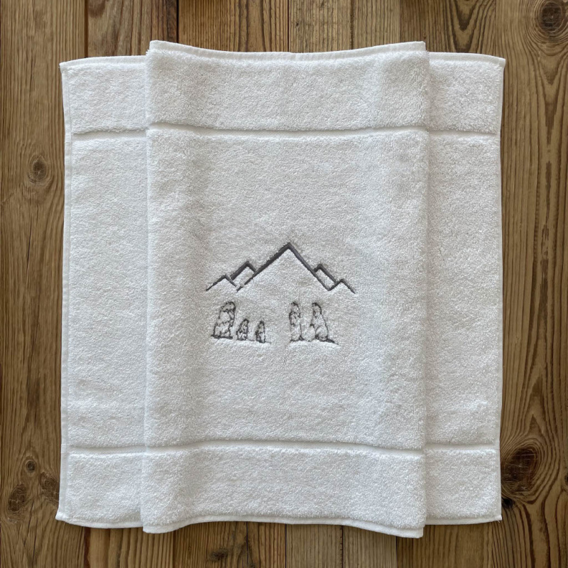 White bath mat with Marmots 20 x 31 in