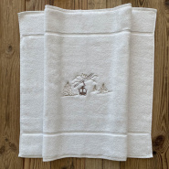 White bath mat with a cable car 20 x 31 in