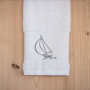 White bath towel with a sailboat 20 x 40 in