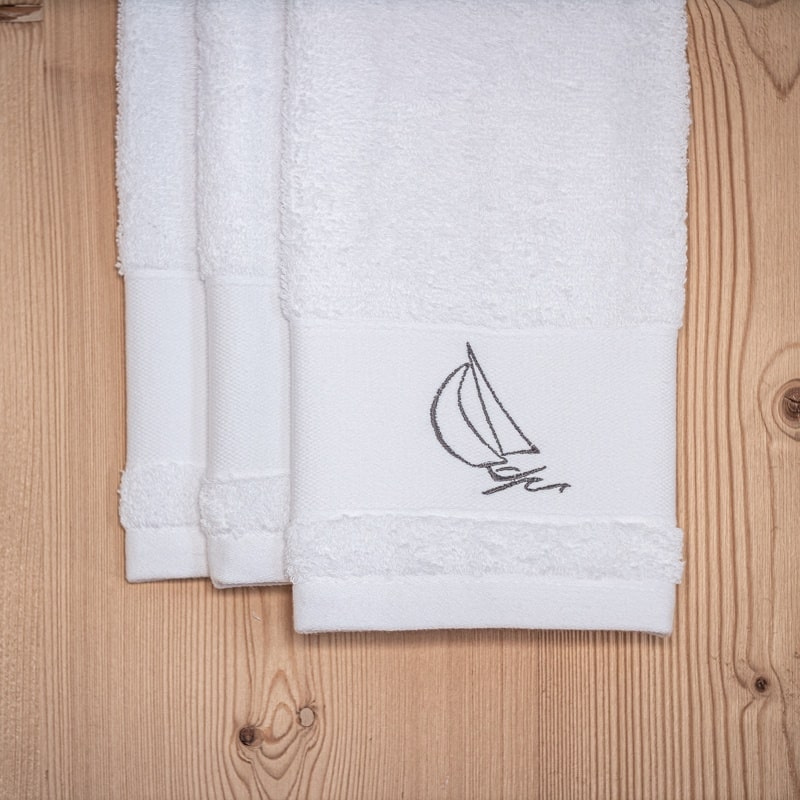 White guest towel with a sailboat (pack of 3)