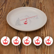Plato de postre con un dibujo de un teleférico rojo.