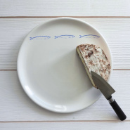 Fromage servi sur le plat de service Sardine