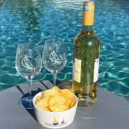 Bicchiere da vino con barca