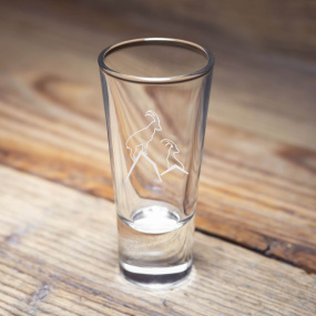 Mountain liqueur glass with a design of two ibexes.