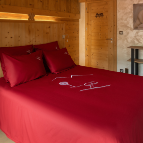 Rectangular red Schuss pillowcase