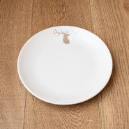 Mountain dessert plate with a beige deer pattern.