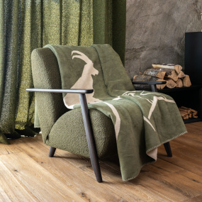 Plaid montagne vert avec un motif bouquetin beige.