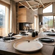 Piatto da portata da montagna con motivo a cervo su un tavolo da chalet contemporaneo.