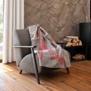 Plaid montagne gris avec un motif de ski rouge150x200 cm.